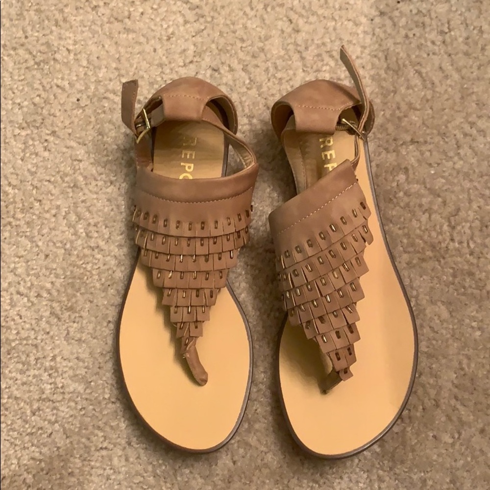 Report sandals